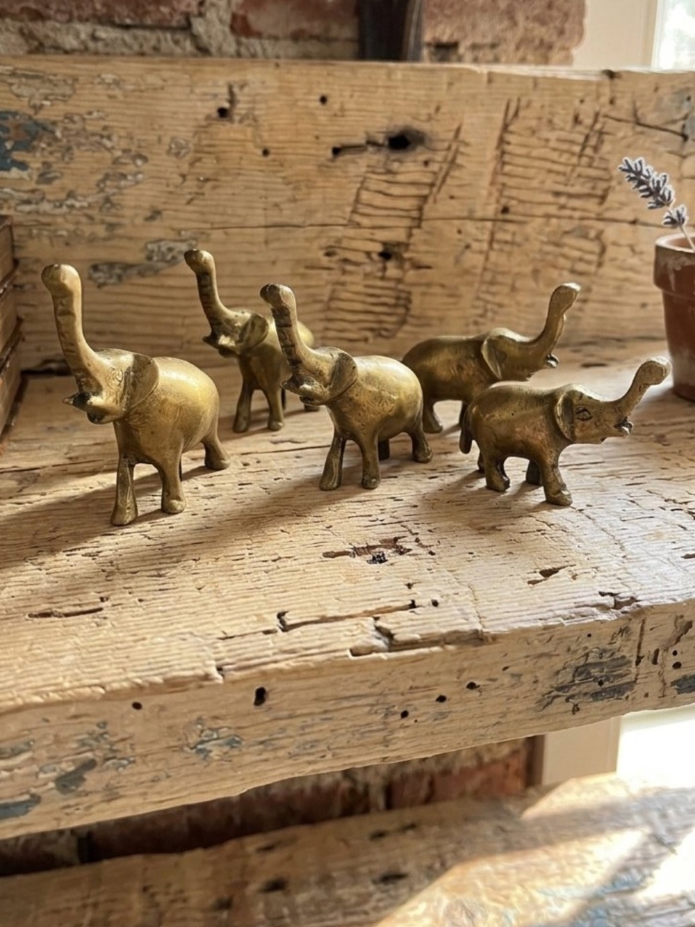 Brass Elephant Figurine Set 
MCM 
Vintage
Set of 5
Perfect gift